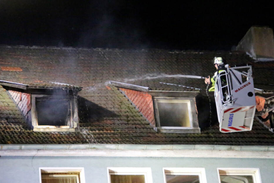 Am Mittwochabend traf die Feuerwehr an dem Wohnhaus ein - für den Mann kam jedoch jede Hilfe zu spät.