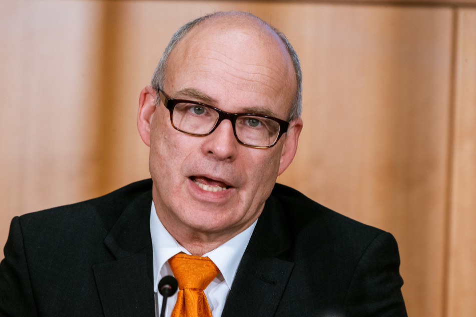 Ties Rabe (60, SPD), Schulsenator Hamburgs, spricht auf der Landespressekonferenz zu aktuellen Fragen der Hamburger Schulpolitik.