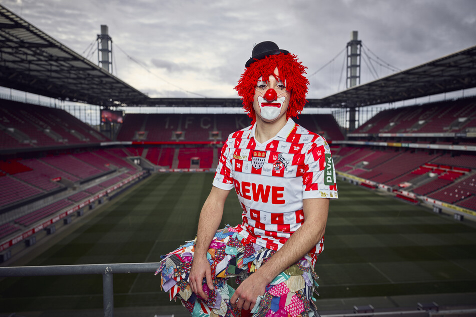Der 1. FC Köln hat sein traditionelles Karnevalstrikot präsentiert.