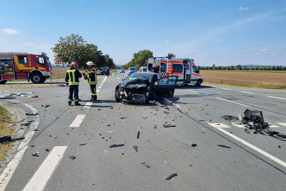 Beide Wagen mussten nach dem Unfall abgeschleppt werden.