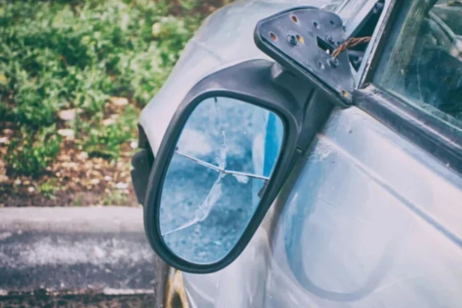 Mindestens fünf Fahrzeuge wurden Freitagnacht beschädigt. (Symbolfoto)