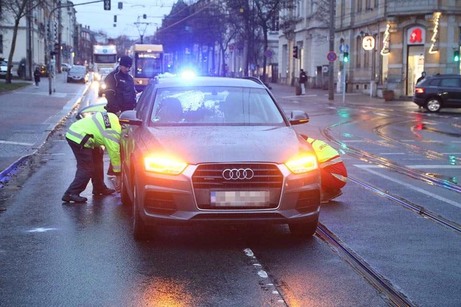 Der Audi erfasste die Frau.