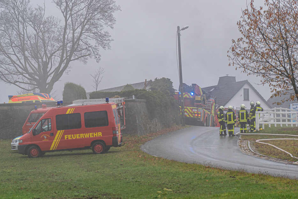 Bei dem Brand waren insgesamt 75 Feuerwehrleute von neun Feuerwehren vor Ort.