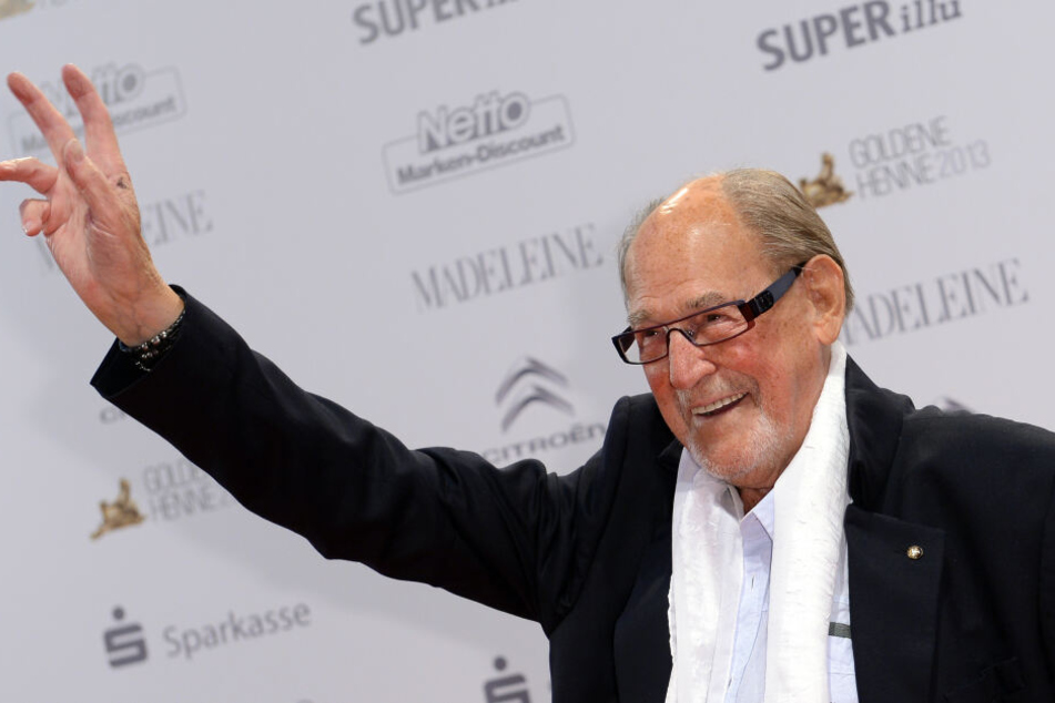 Der Schauspieler hat ein festes Ziel vor Augen: Er will seinen 105. Geburtstag erleben, um mit seiner Frau Silberhochzeit feiern zu können.