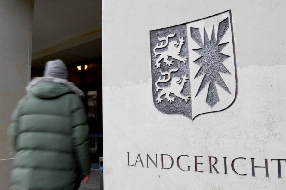 Vor dem Landgericht Kiel wird gegen einen 40-Jährigen wegen des Mordvorwurfs verhandelt. (Archivbild)