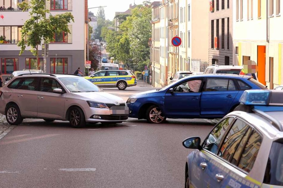 Die zwei Skoda stießen auf der Kamenzer Straße frontal ineinander.