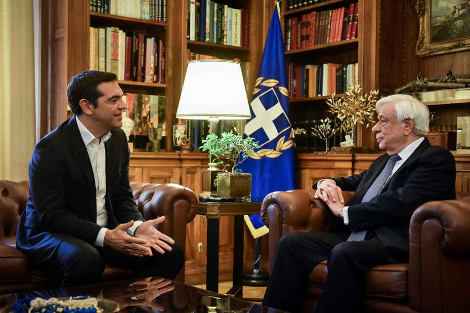 Nach jahrelangem Streit haben sich Tsipras (l.) und der Regierungschef Mazedoniens, Zaev, auf einen Kompromiss für den Namen der früheren jugoslawischen Teilrepublik verständigt.