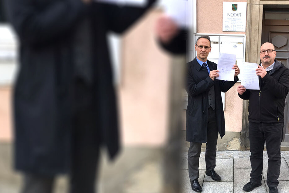 Die Fraktions-Chefs Thomas Zabel (56, CFG, r.) und Thomas Schwitzky (49, ZKM) mit ihren Erklärungen vor dem Notarbüro.