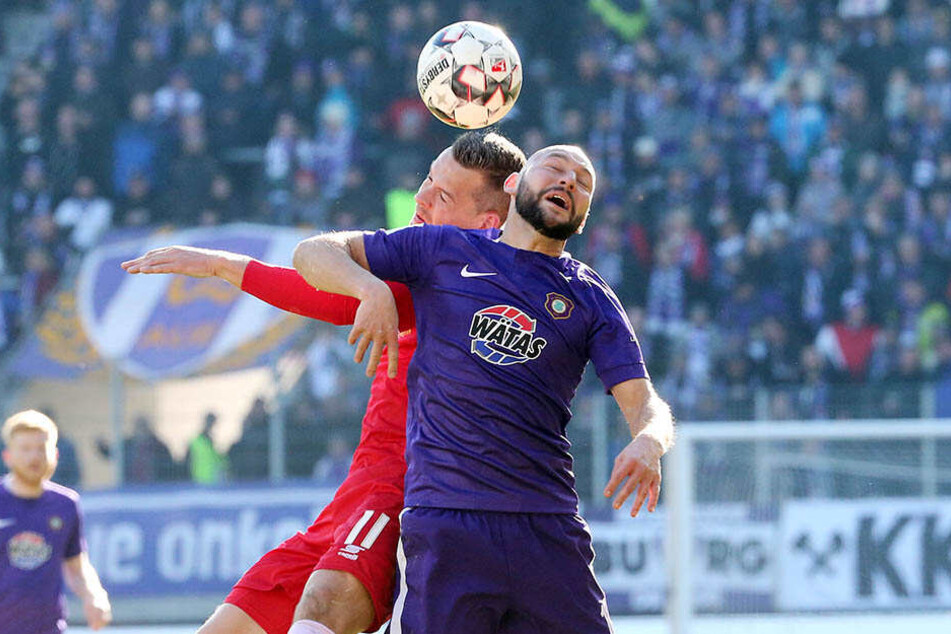 Das Arbeitstier im Auer Mittelfeld: Philipp Riese (v., gegen Duisburgs Stanislaw Iljutchenko): Er spielte eine starke Saison, Durchschnittsnote: 2,9.