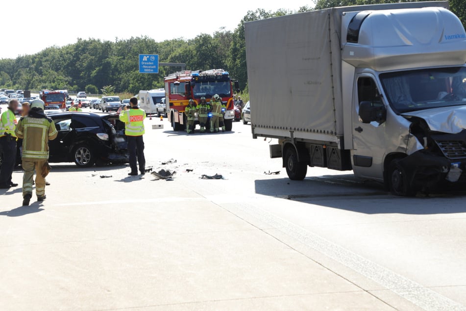 Unfall A4: Unfall auf A4 mit drei Fahrzeugen: Vollsperrung Richtung Görlitz!
