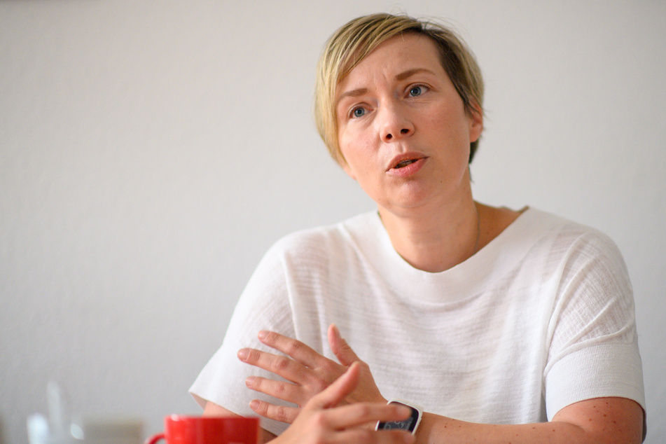 Linke-Co-Landeschefin Janina Böttger (41) fordert einen günstigeren Nahverkehr in Deutschland.
