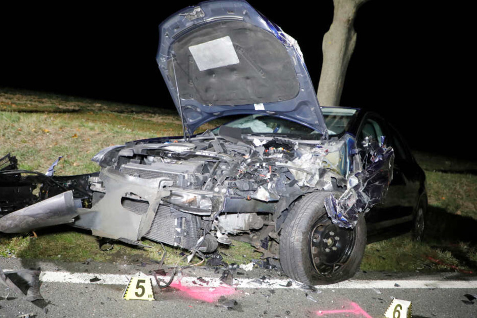 Es entstand nicht nur ein erheblicher Blechschaden, bei dem Unfall wurden auch mehrere Personen verletzt.