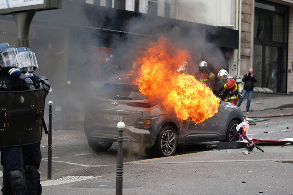 Wieder einmal ist Paris Schauplatz von Straßenkämpfen. Ein letztes Aufbäumen?