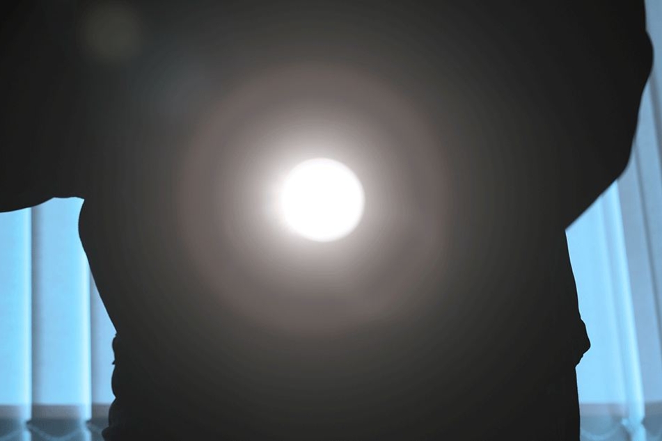 Es wird wohl nie Licht ins Dunkel kommen.