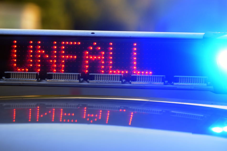 Frau wird auf Kreuzung von Lkw erfasst und tödlich verletzt
