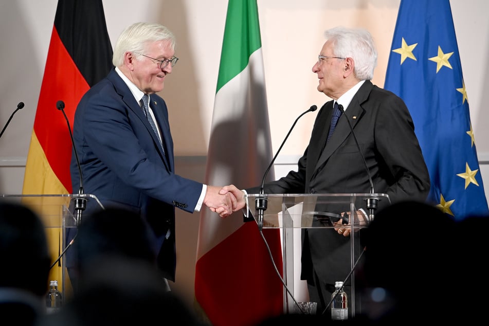 Erst vergangenes Jahr hatte Bundespräsident Frank-Walter Steinmeier (68, SPD, l.) Italiens Staatspräsident Sergio Mattarella (83, r.) besucht. (Archivbild)