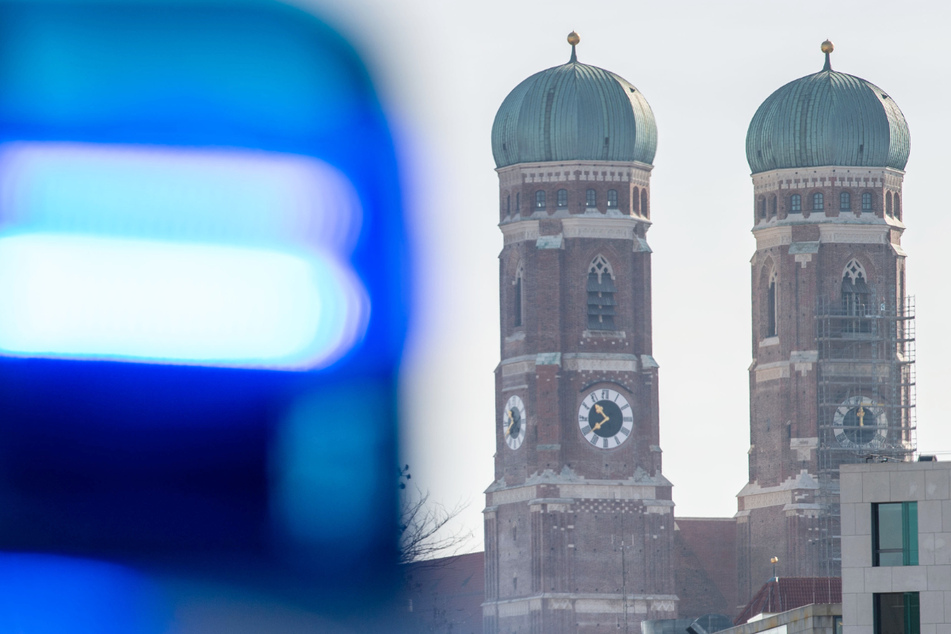 Bei einer Verkehrskontrolle in der bayerischen Landeshauptstadt München hat ein Polizist auf einen Porsche-Fahrer geschossen. (Symbolbild)