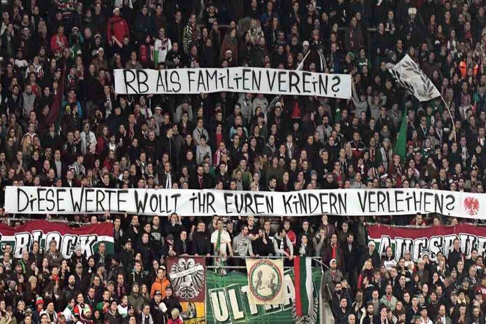 Nächster BannerEklat AugsburgFans verhöhnen RB Leipzig TAG24