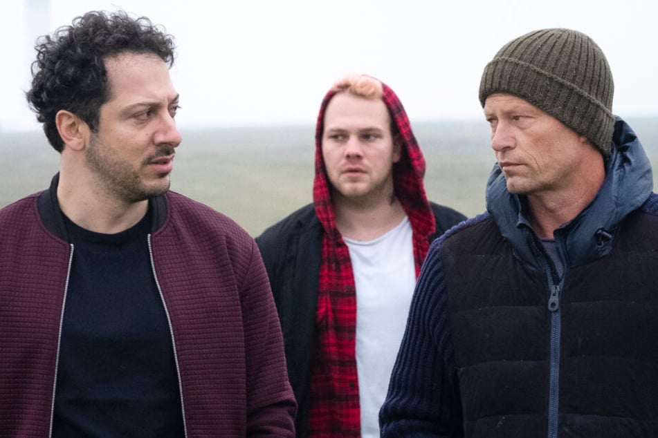 Nick Tschiller (Til Schweiger, rechts) musste für Yalcin Gümer (Fahri Yardim, links) auf Tom Nix (Ben Münchow) aufpassen.