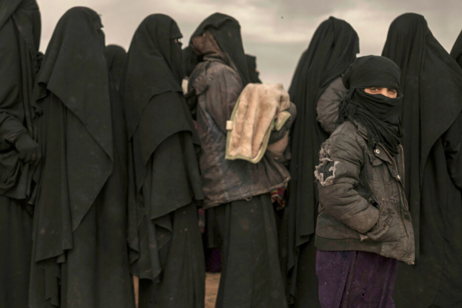 Die Rückkehr deutscher Frauen aus den ehemaligen IS-Gebieten beschäftigt schon seit Längerem die Sicherheitsbehörden (Symbolbild).
