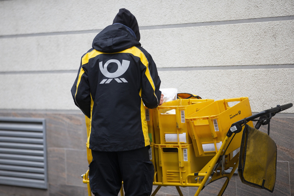 Von den Warnstreiks waren bundesweit rund fünf Prozent der durchschnittlichen Tagesmenge an Paket- und Briefsendungen betroffen.