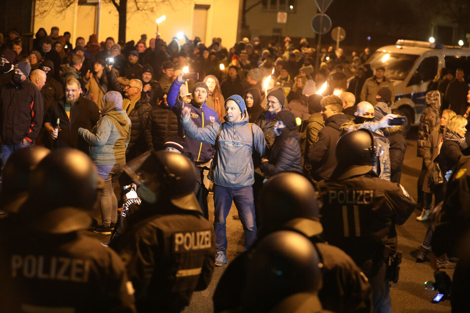 Auch in Greiz ist es in der jüngsten Vergangenheit, teils auch zu gewaltsamen Protesten, gekommen. Verstöße wurden der zuständigen Bußgeldbehörde seit November allerdings noch nicht angezeigt. (Archivbild)