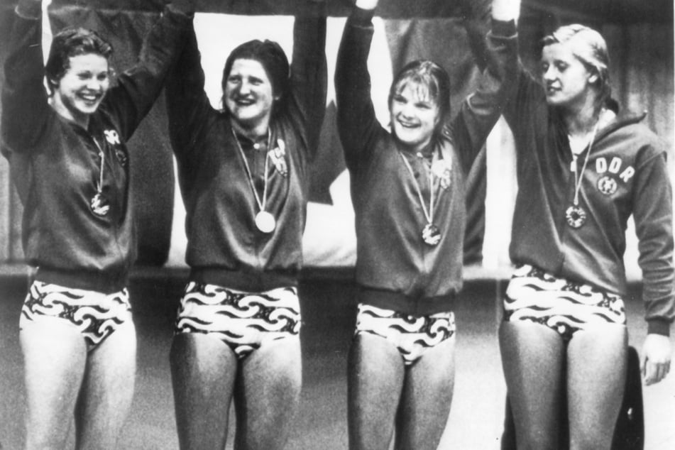 Kornelia (r.) gewann vier Gold- und vier Silbermedaillen bei Olympischen Spielen.