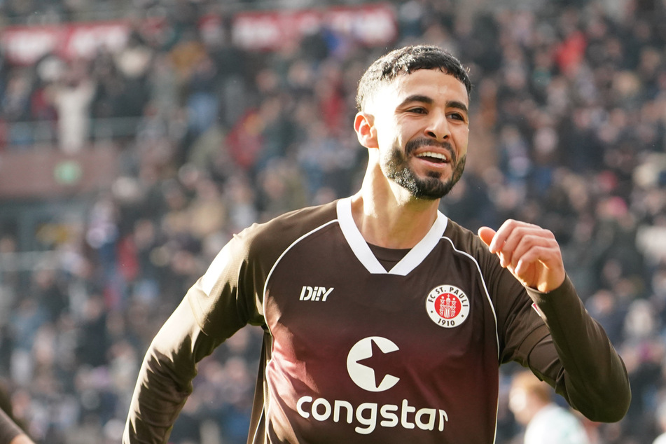 Elias Saad (24) hat sich mit seinen starken Leistungen beim FC St. Pauli in den Fokus anderer Vereine gespielt.