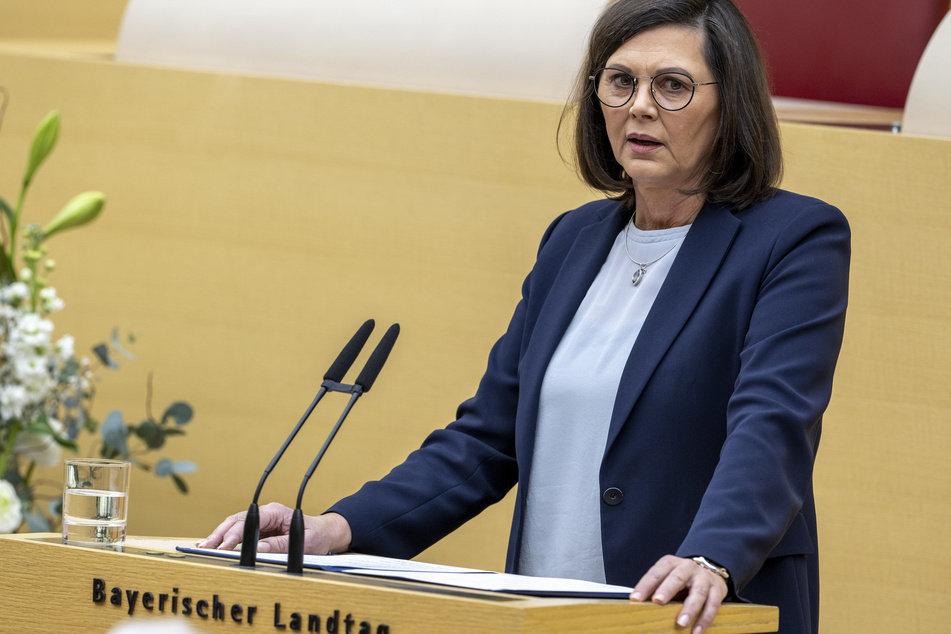 Landtagspräsidentin Ilse Aigner (59, CSU) will das Abgeordnetenrecht in Bayern ändern.