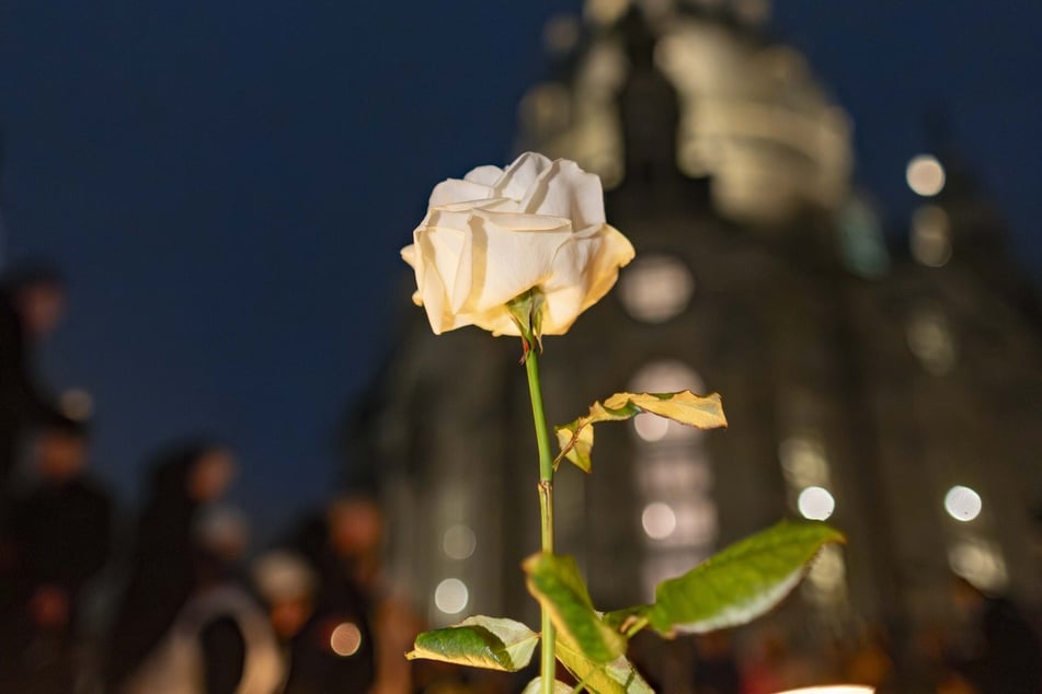 Frauenkirche: Kirchenglocken läuten am Abend zum Gedenken an das Ereignis vor 81 Jahren.