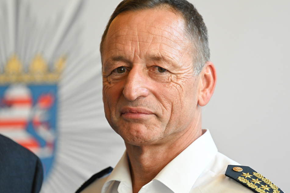 Frankfurts Polizeipräsident Stefan Müller (60) zeigte sich bestürzt ob des brutalen Angriffs auf seine Kollegen.