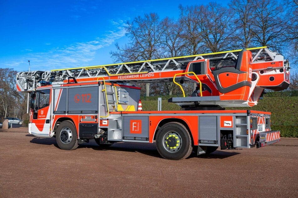 Die neuen Drehleitern kommen auch in engen Straßen in Leipzig gut voran.