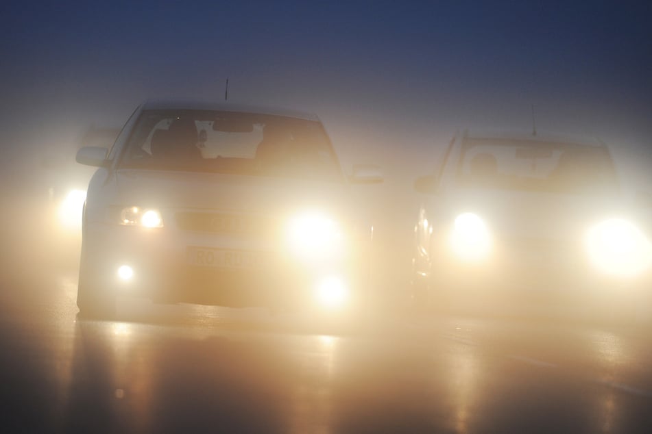 Eine Autofahrerin (45) hatte mittels Aufblenden versucht, einen Unfall zu verhindern - vergeblich. (Symbolbild)