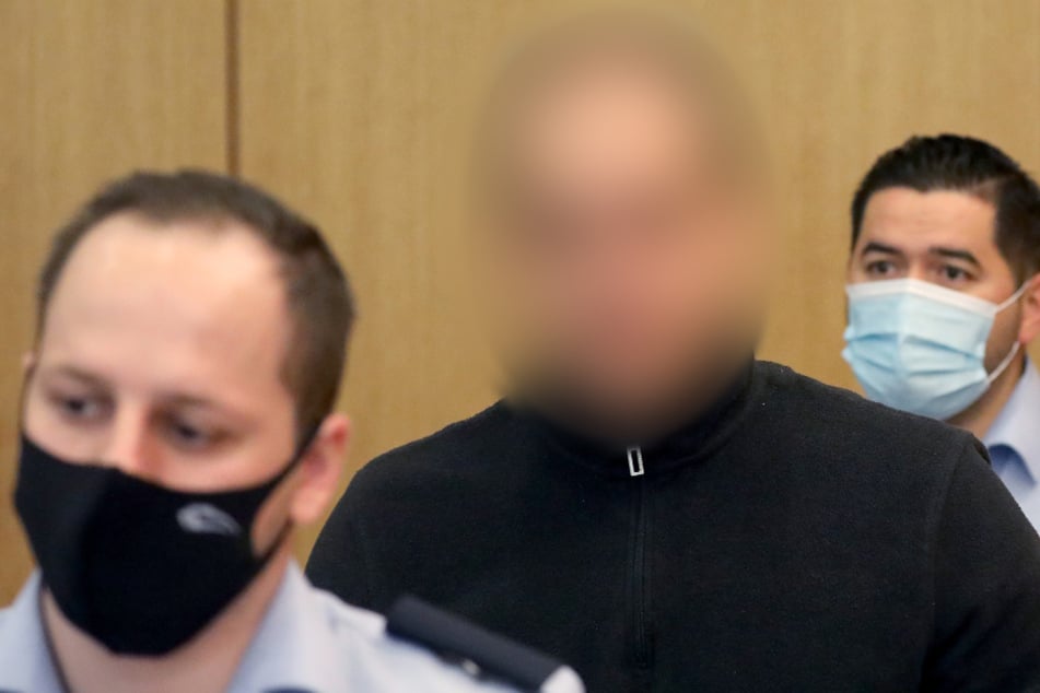 Köln: Serienstraftäter "Brummi-Andi" wegen 20 Vergehen vor Gericht