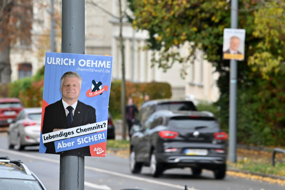 Besonders von Ulrich Oehme (60, AfD) hängen noch einige Plakate in Chemnitz.