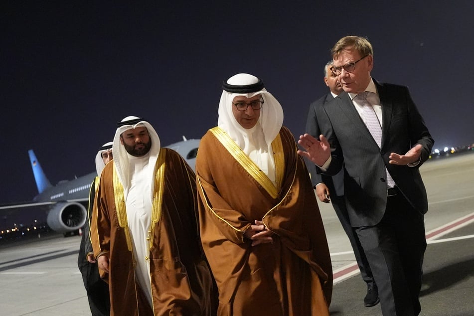 Bundesaußenminister Johann Wadephul (62, CDU, r.) will auf der Rückreise noch Halt in Israel machen.