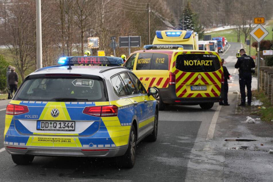 Die Polizei ermittelt zum exakten Unfallhergang. Es entstand Sachschaden von rund 15.000 Euro.