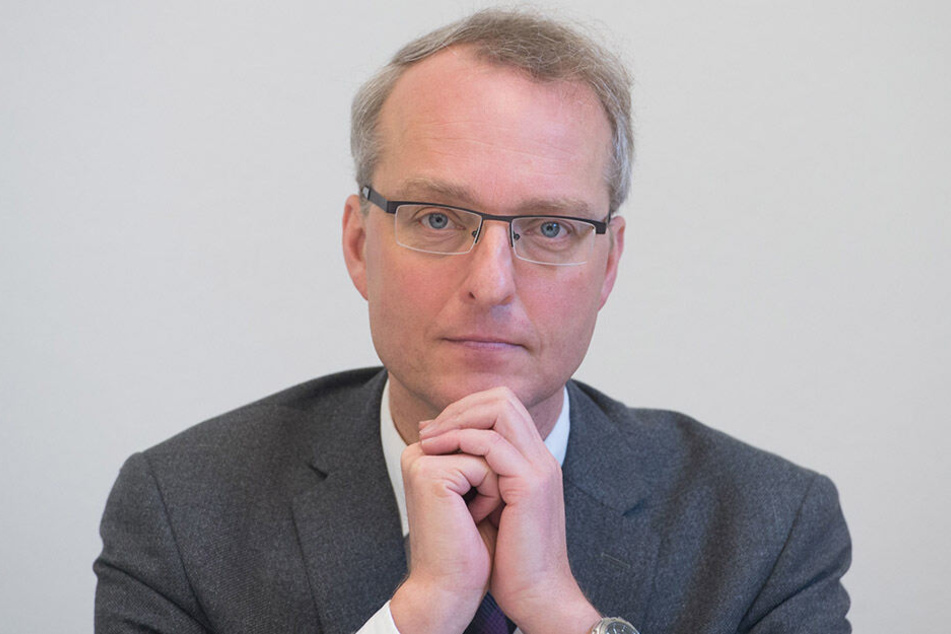 Landesbischof Carsten Rentzing (51): Seine Kirche darf künftig bei Sonntagsarbeit in Callcentern mitreden.