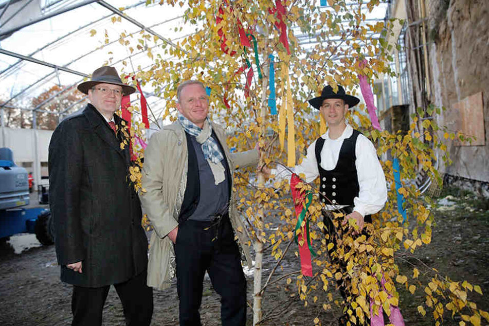 Bürgermeister Detlef Sittel (49, CDU), Zoo-Chef Karl-Heinz-Ukena (46) und
Zimmermann Danilo Kühn (41).