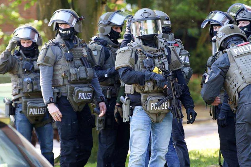 Schwer bewaffnete Spezialeinsatzkräfte waren am Morgen in Hamburg im Einsatz.
