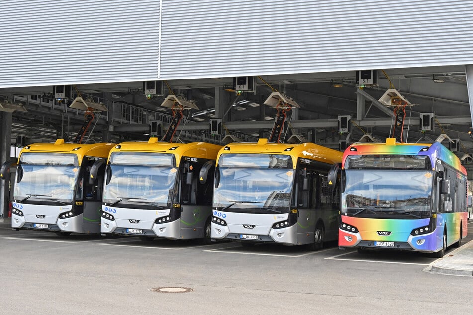 Fahrzeuge des niederländischen Bus-Herstellers VDL am Bushof Lindenau. Das Unternehmen kam bei der aktuellen Vergabe nicht zum Zug.
