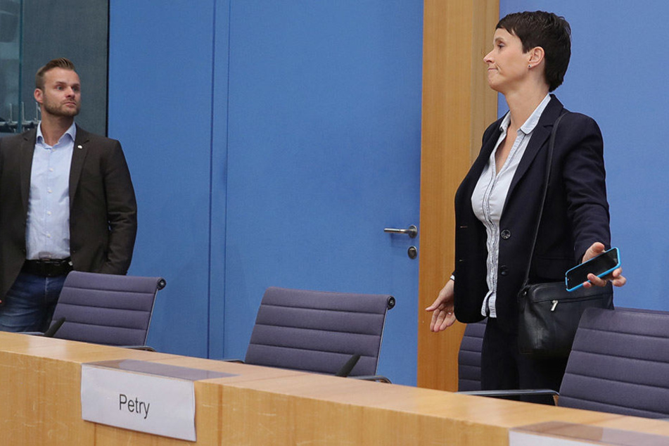 Frauke Petry (42) will nicht der AfD-Fraktion im Bundestag angehören.