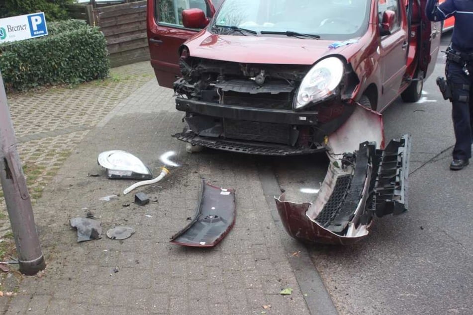 Das Unfallauto musste abgeschleppt werden.
