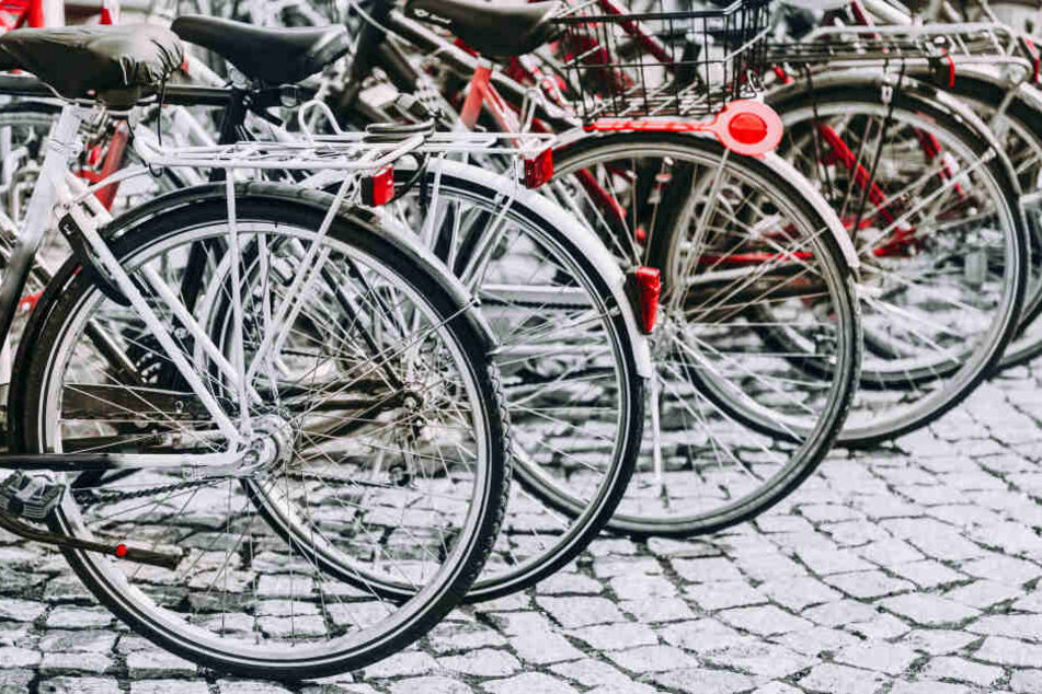 In Düsseldorf könnten "Fahrrad-Parkplätze" bald kostenpflichtig werden (Symbolbild).