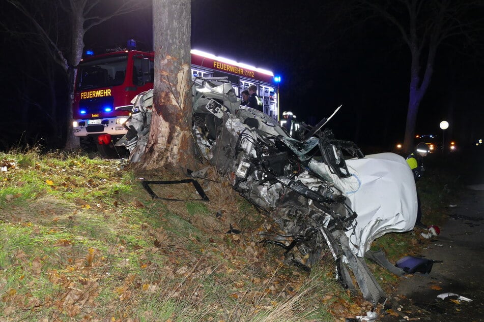 Der 35-jährige Autofahrer wurde bei dem Crash in Swisttal schwer verletzt.