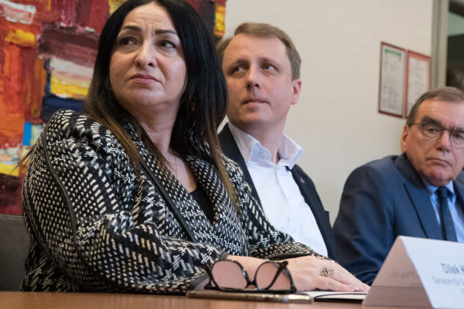 Dilek Kalayci (l-r, SPD), Senatorin für Gesundheit, Lukas Murajda, Amtsarzt, und Ulrich Frei, Ärztlicher Direktor der Charité, informieren auf einer Pressekonferenz über den ersten Coronavirus-Fall in Berlin.