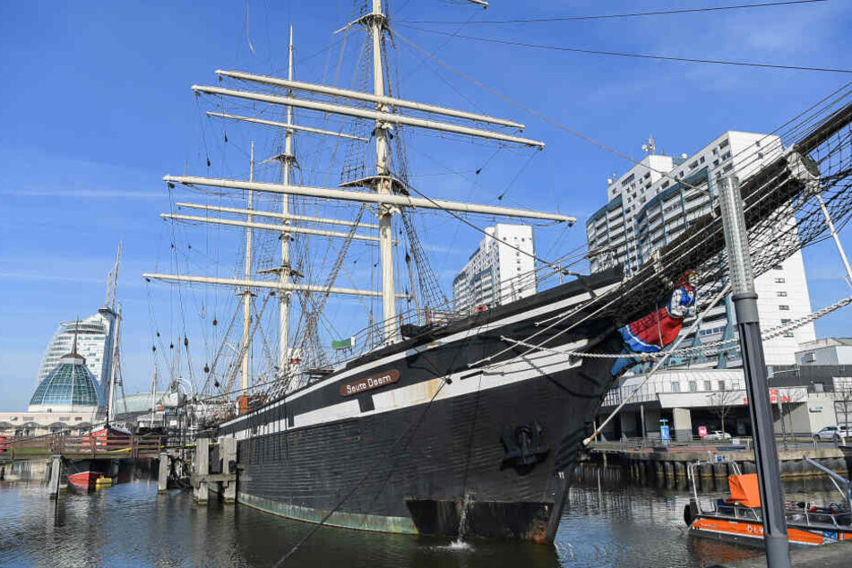 Ein Blick auf den am Alten Hafen liegenden Traditionssegler "Seute Deern".