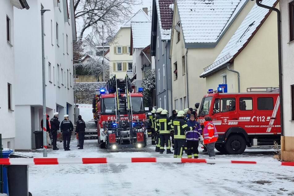 Die Berufsfeuerwehr Heilbronn sowie die Freiwillige Feuerwehr Leingarten waren im Großeinsatz vor Ort.