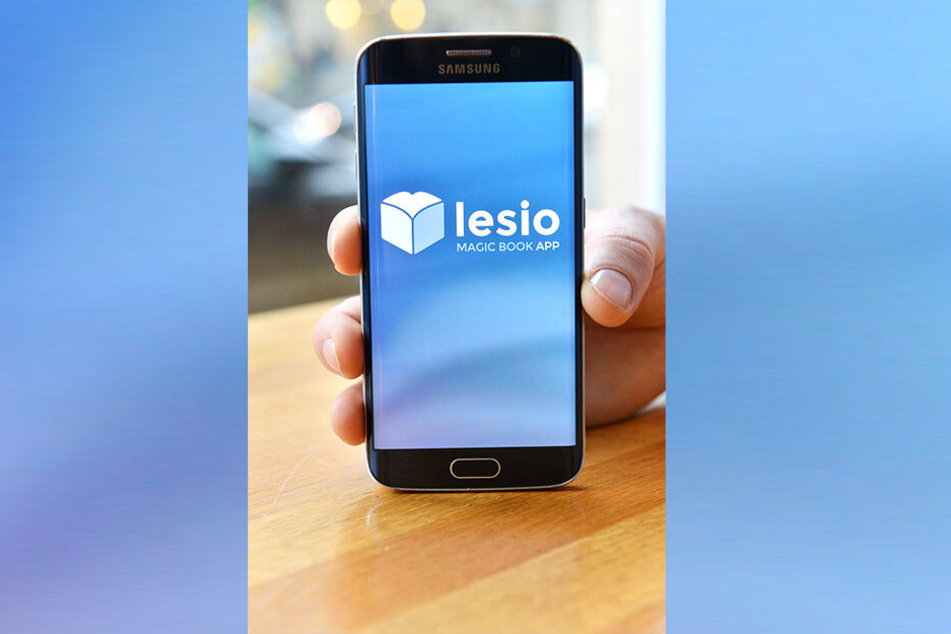 "lesio" zeigt Leseproben der Bücher, ohne Titel oder Autor zu nennen. Wenn's nicht gefällt, wird durch Schütteln des Handys ein neues Buch vorgeschlagen.
