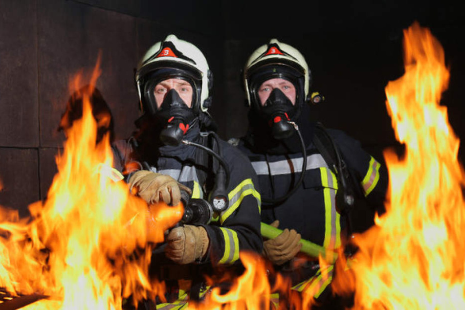 Start der zweiten Staffel: Die WDR-Serie "Feuer & Flamme" hat die Feuerwehr Gelsenkirchen bei echten Einsätzen begleitet.